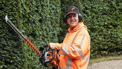 1 persoon aan het snoeien